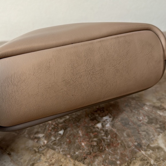 Chloe 2-tone leather pouch - Picture 4 of 10